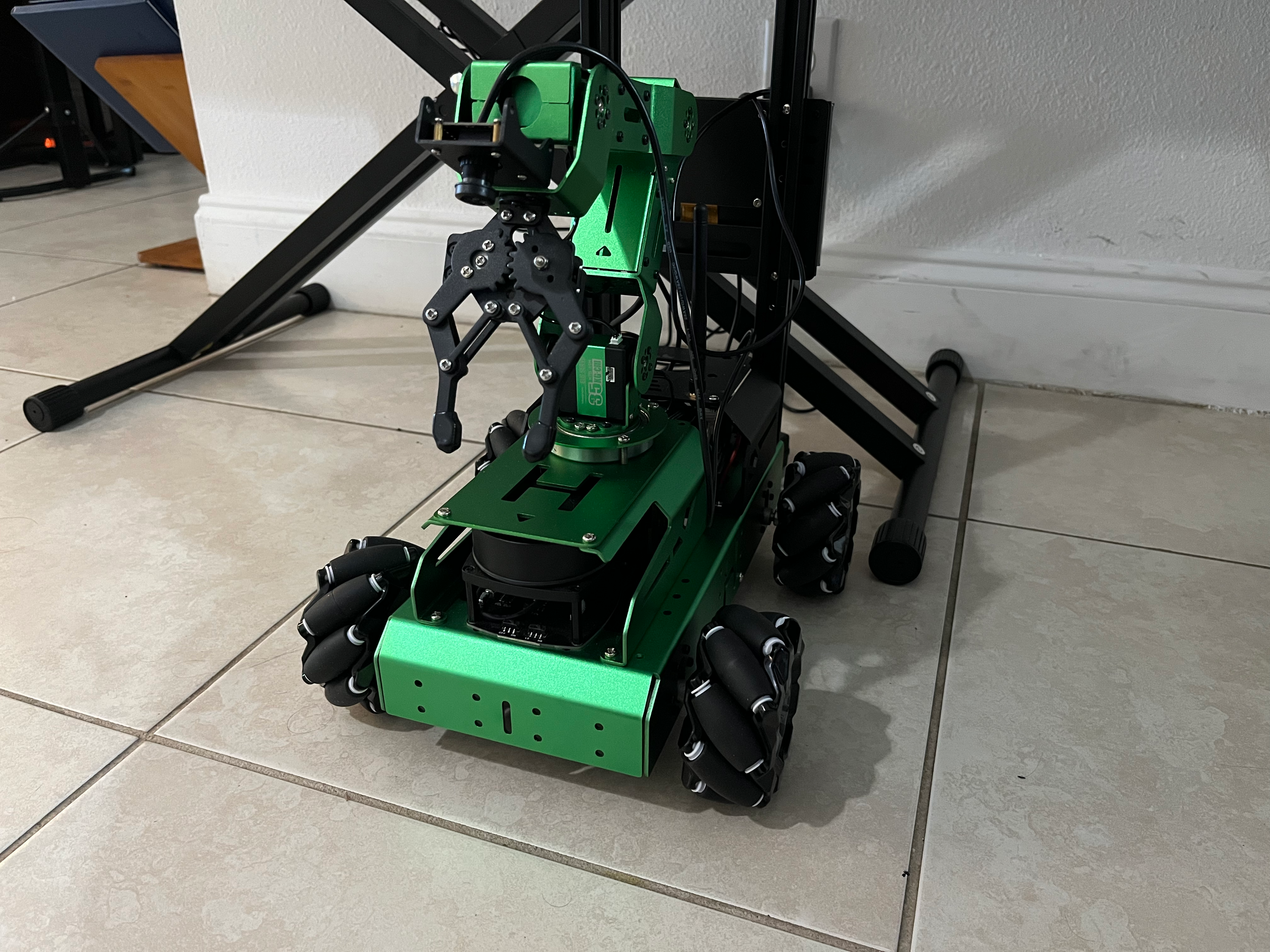 Close up landscape picture of the Hiwonder JetAuto Pro bot.